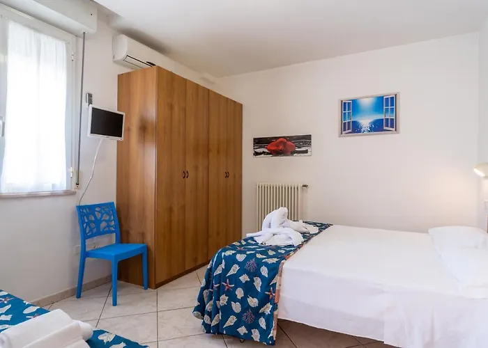 Montmartre 4* Римини