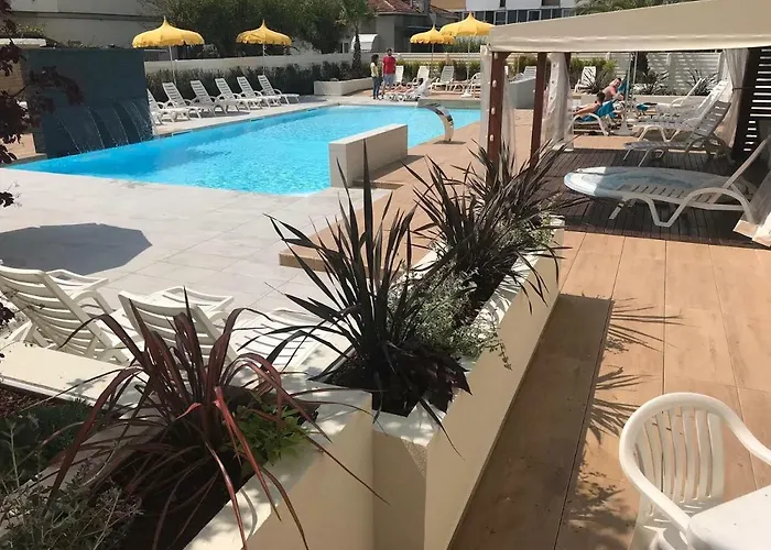 Montmartre 4* Римини