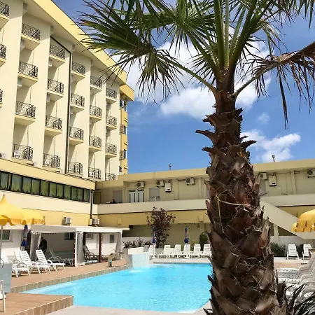 아파르타멘티 몽마르트르 4* 리미니