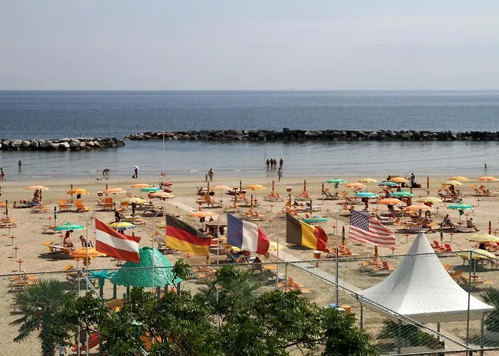 아파르타멘티 몽마르트르 4*